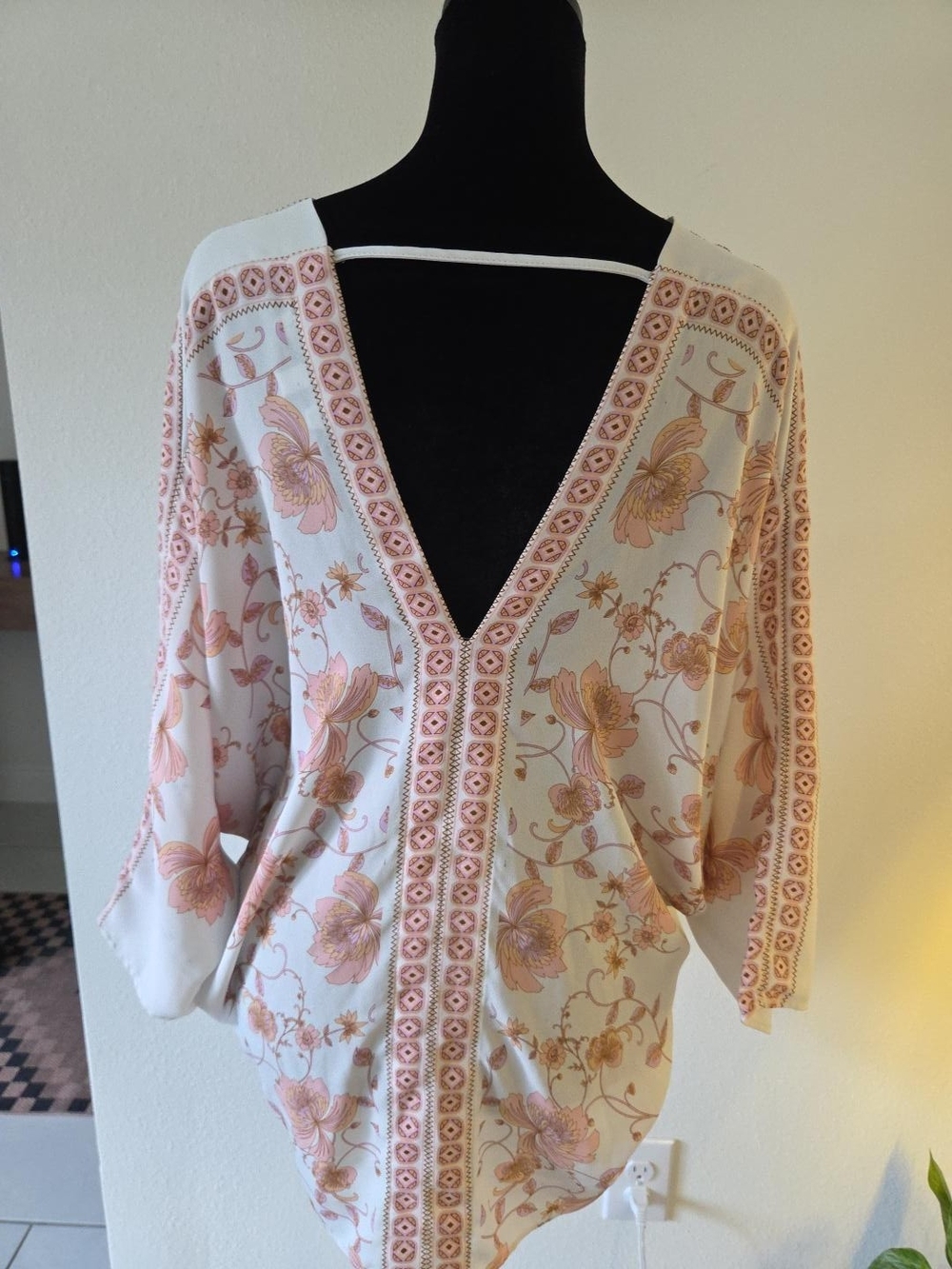 Rose & Olive Pink Floral V-Neck Kimono Blouse - Picture 3 of 4